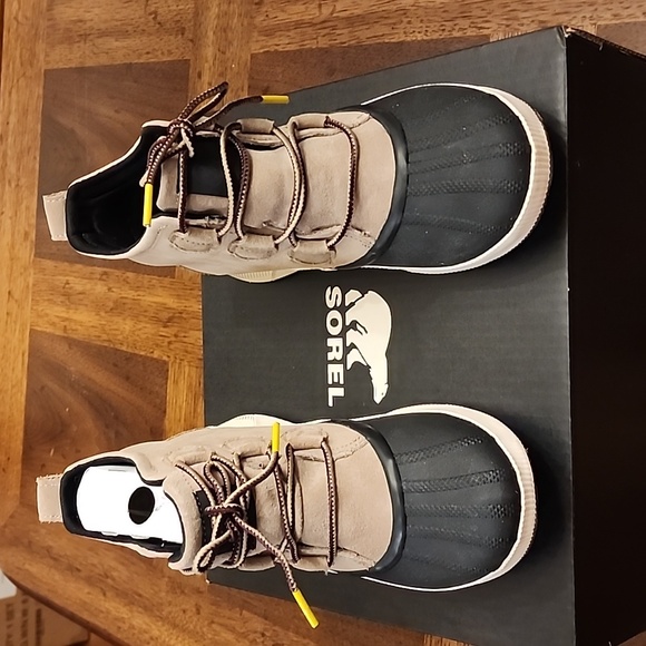 Sorel Out N About Classic Waterproof Boots - Picture 4 of 8